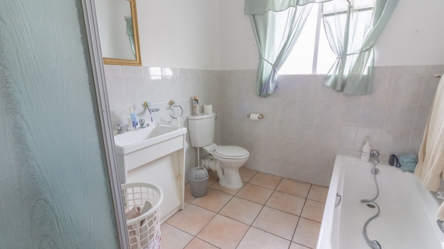 3 Bedroom Property for Sale in Kroonheuwel Free State